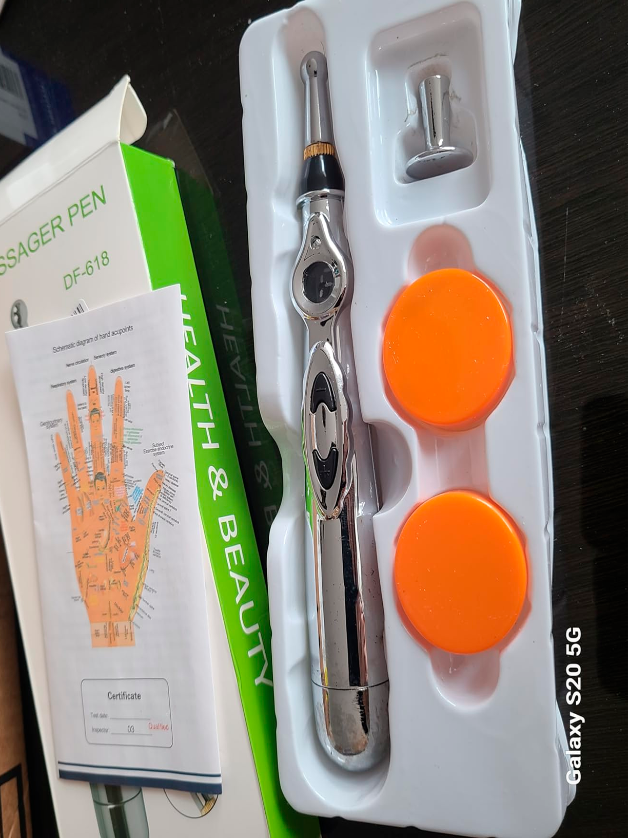 Masajeador tipo pluma para cuerpo