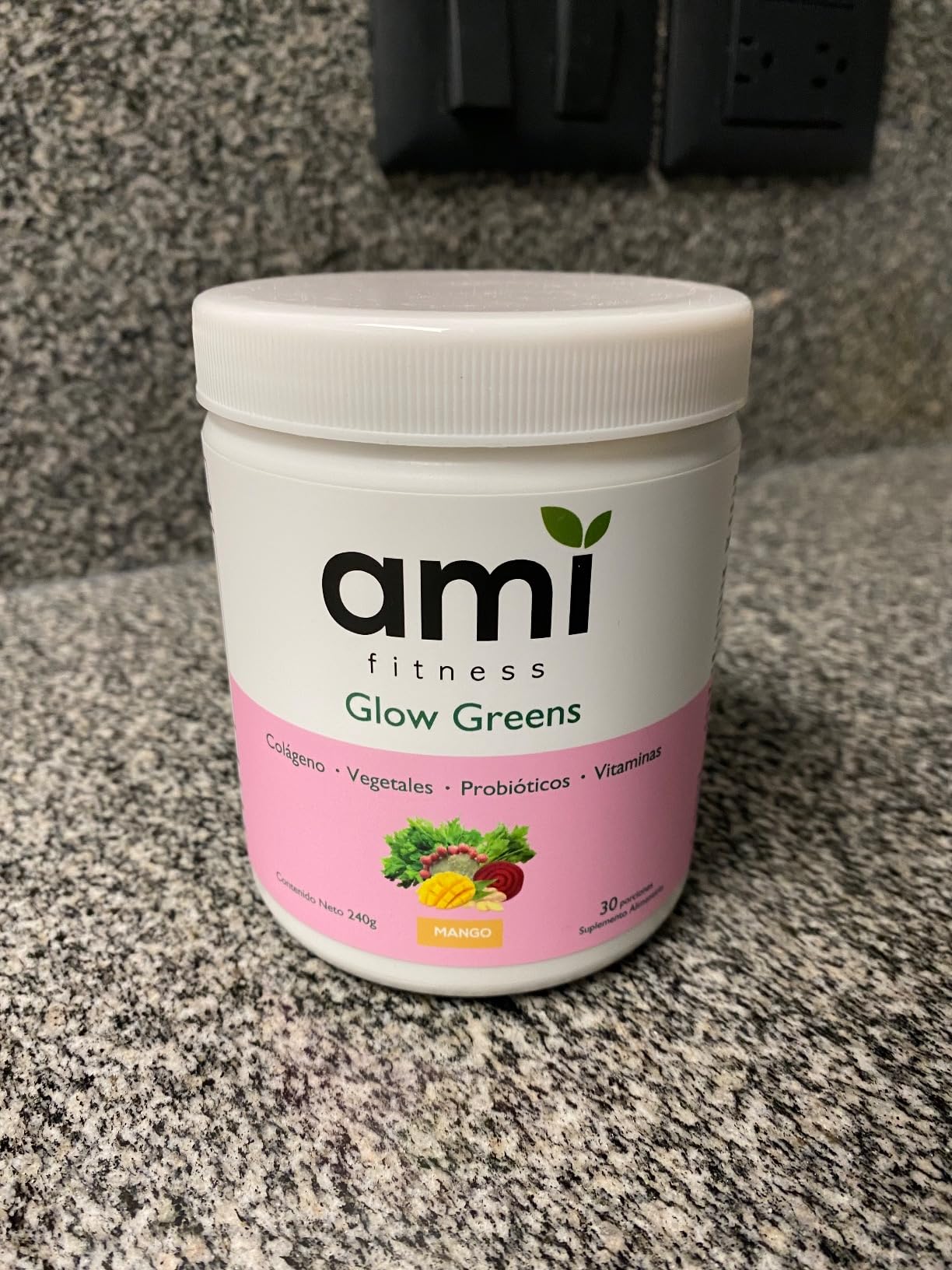 Ami Glow Greens sobre cocina