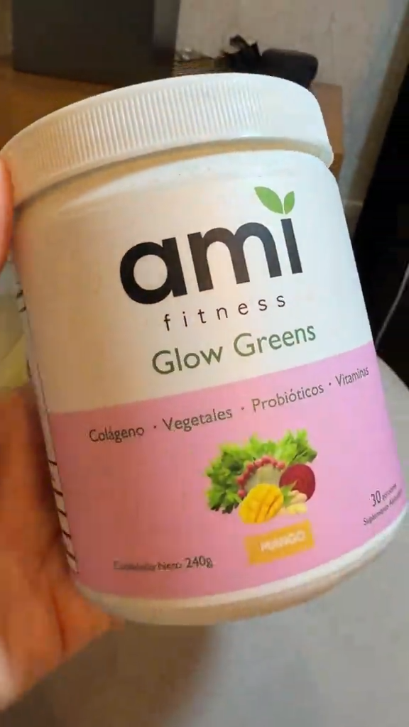 Ami Glow Greens con texto promocional