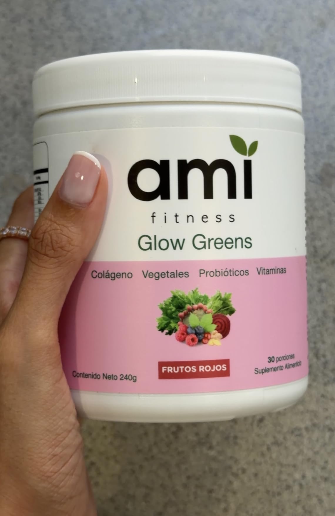 Ami Glow Greens en cocina moderna