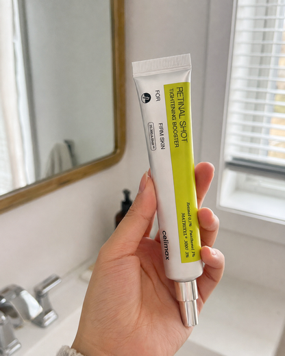 Celimax Retinal Shot sostenido con una mano