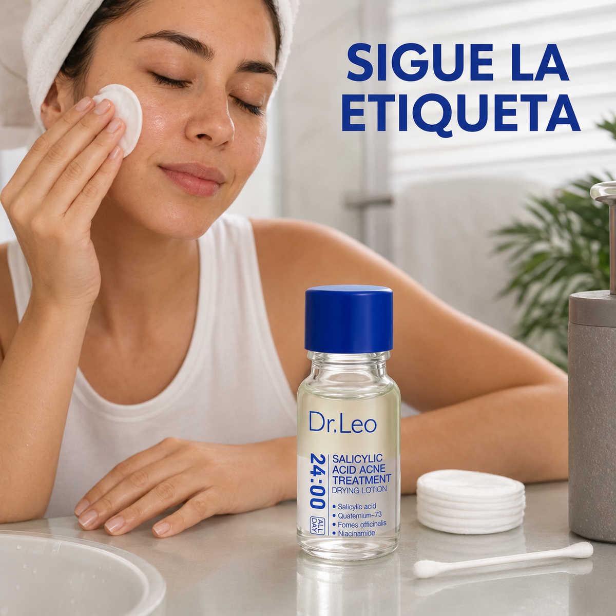 Loción Dr. Leo junto a accesorios de cuidado facial