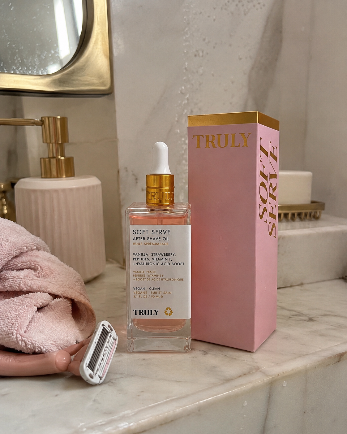 TRULY Soft Serve en una repisa de baño